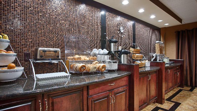 هتل Best Western Plus Midwest Inn & Suites