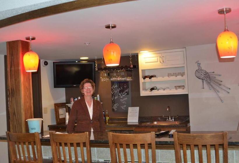 Boarders Inn And Suites By Cobblestone Hotels   Fayette