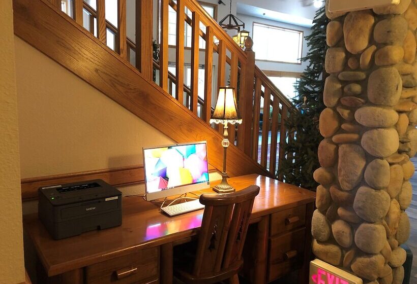 Boarders Inn And Suites By Cobblestone Hotels   Fayette