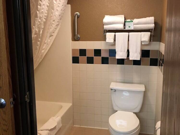 Boarders Inn And Suites By Cobblestone Hotels   Fayette