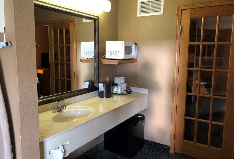 Boarders Inn And Suites By Cobblestone Hotels   Fayette