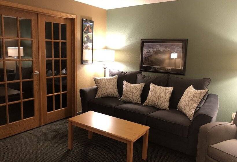 Boarders Inn And Suites By Cobblestone Hotels   Fayette