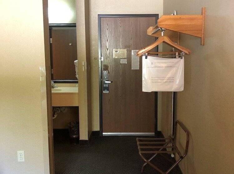 Boarders Inn And Suites By Cobblestone Hotels   Fayette