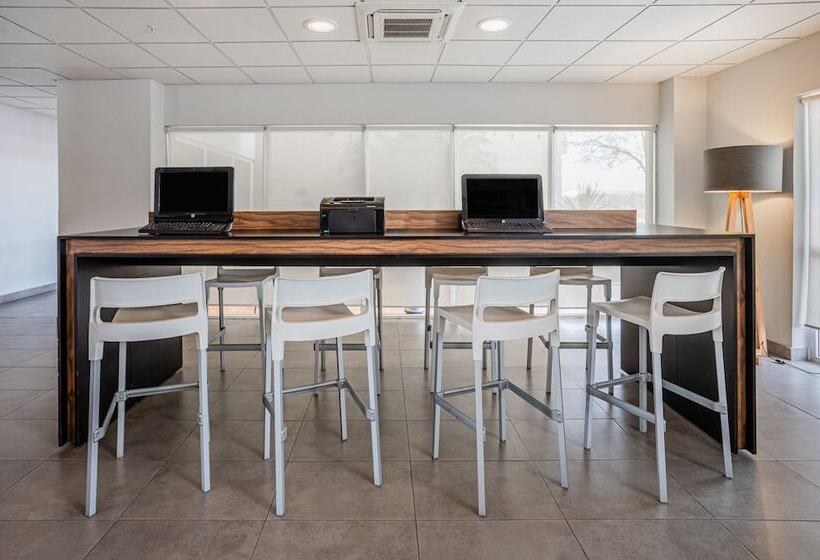 בית מלון כפרי City Express By Marriott Durango