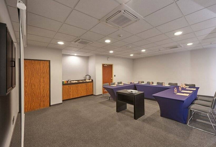 בית מלון כפרי City Express By Marriott Durango