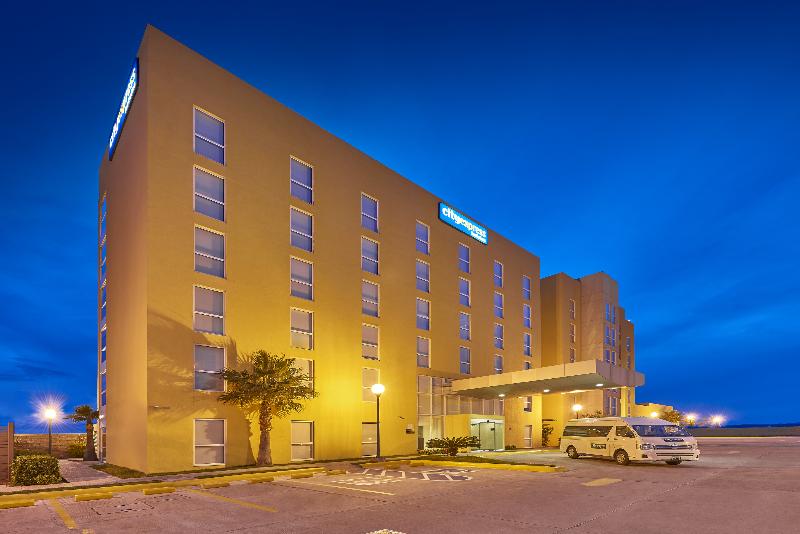 בית מלון כפרי City Express By Marriott Durango