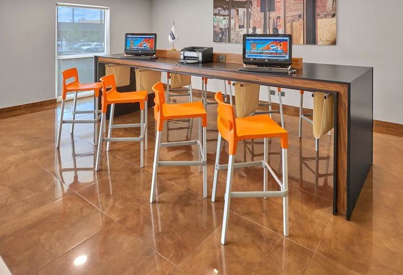 Отель City Express By Marriott Queretaro Jurica