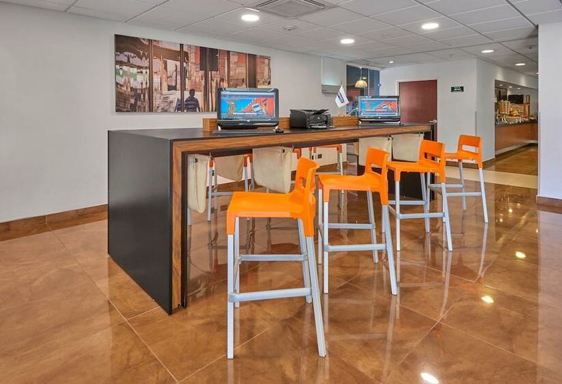 Отель City Express By Marriott Queretaro Jurica