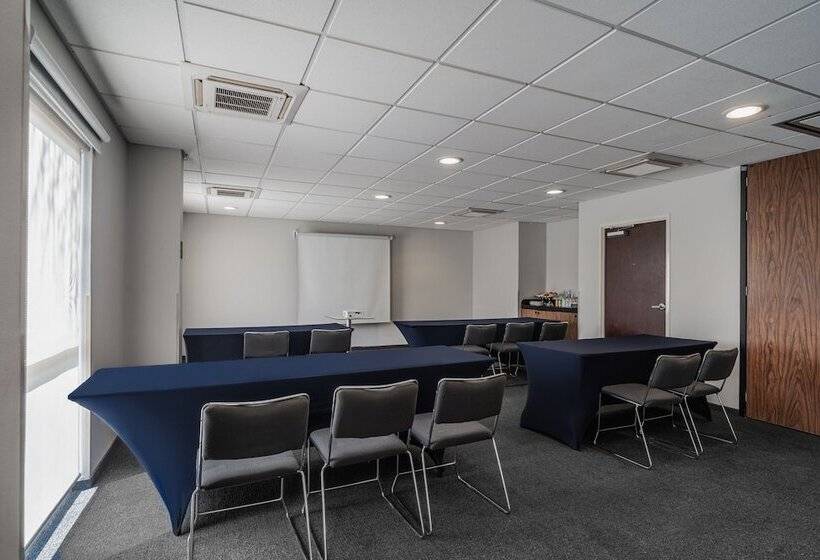 Отель City Express By Marriott Queretaro Jurica