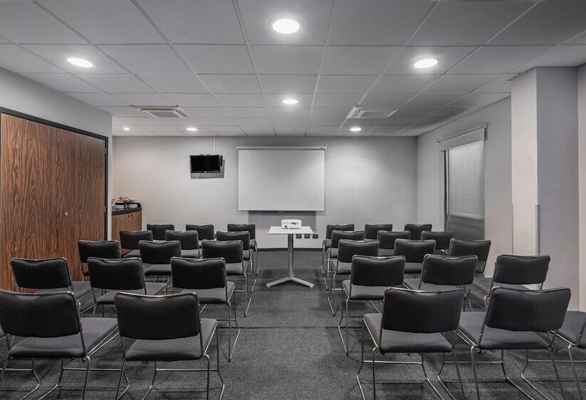 Отель City Express By Marriott Queretaro Jurica