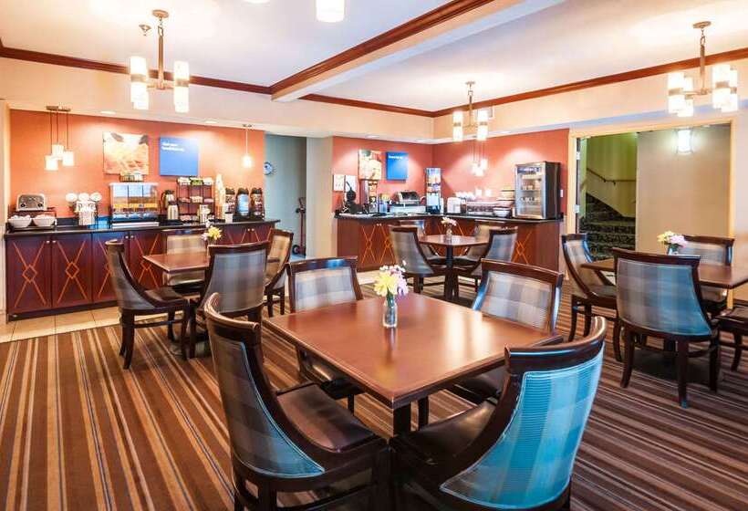 هتل Comfort Inn & Suites