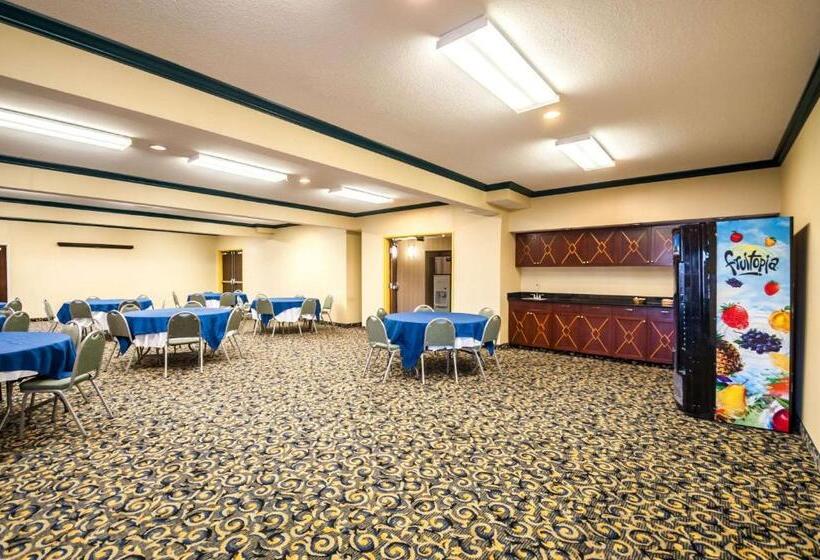 هتل Comfort Inn & Suites