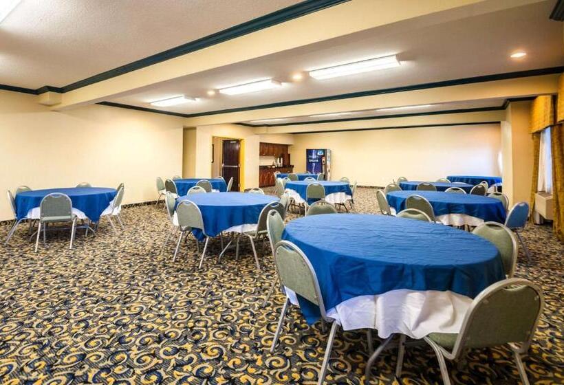 هتل Comfort Inn & Suites