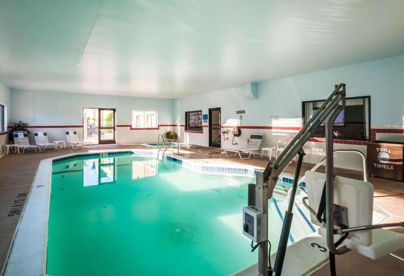 هتل Comfort Inn & Suites