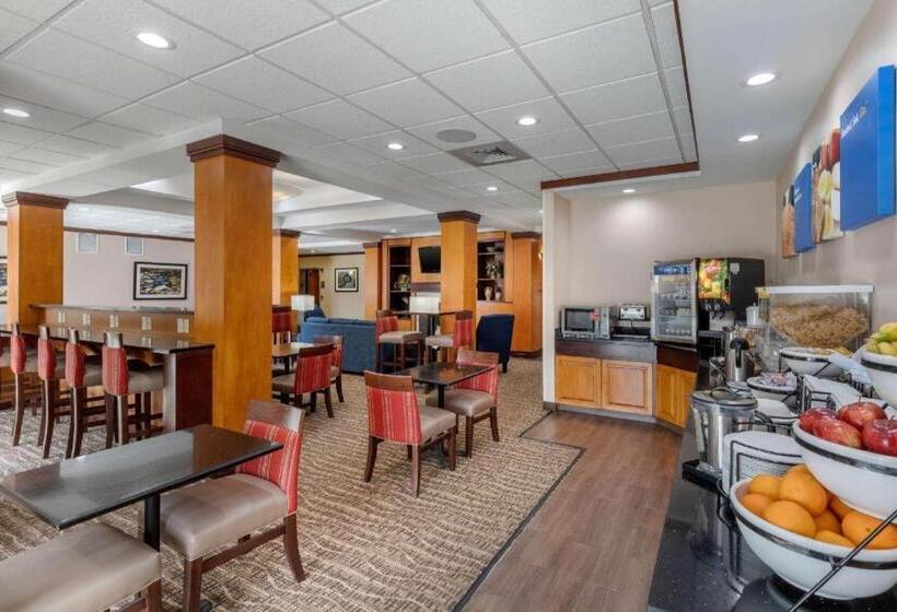 فندق Comfort Inn & Suites