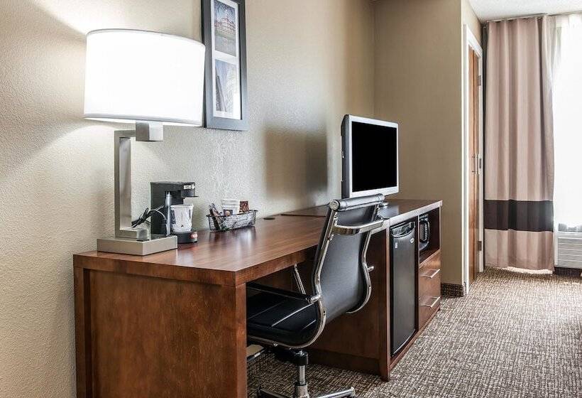 호텔 Comfort Inn & Suites