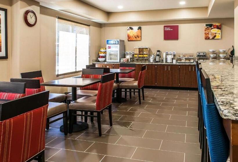 호텔 Comfort Inn & Suites