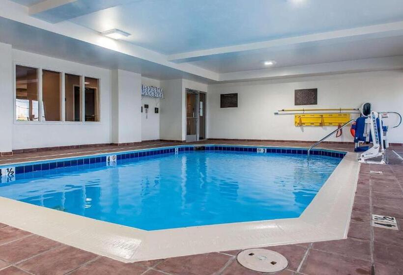 בית מלון כפרי Comfort Inn & Suites