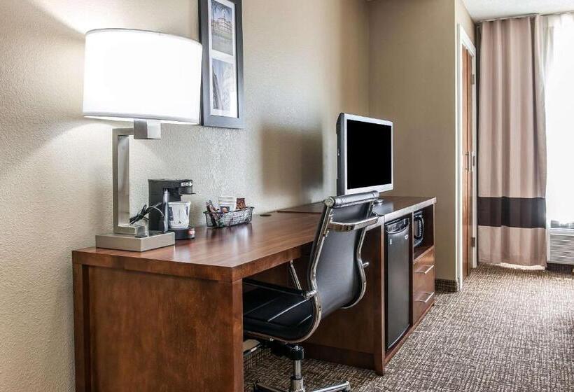 호텔 Comfort Inn & Suites