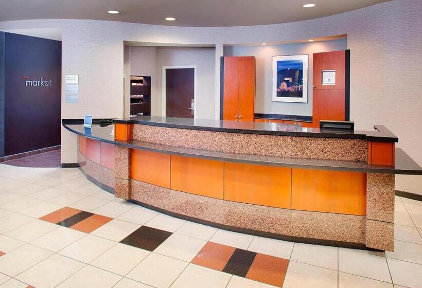فندق Courtyard By Marriott Roanoke Airport