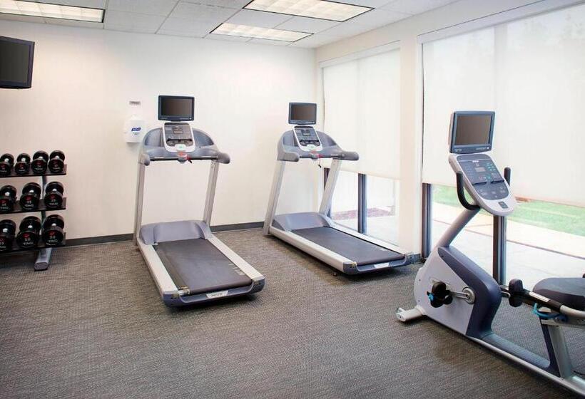 فندق Courtyard By Marriott Roanoke Airport