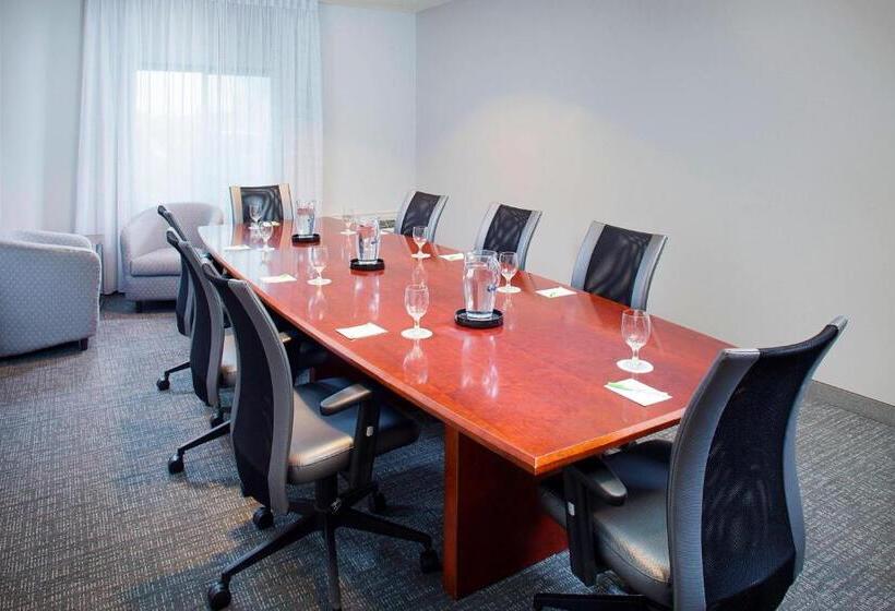 فندق Courtyard By Marriott Roanoke Airport