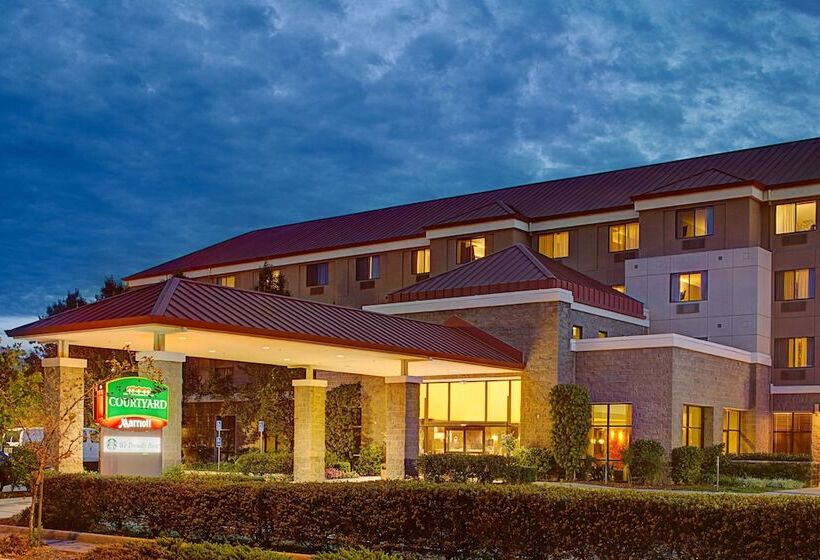 Отель Courtyard By Marriott Sacramento Midtown