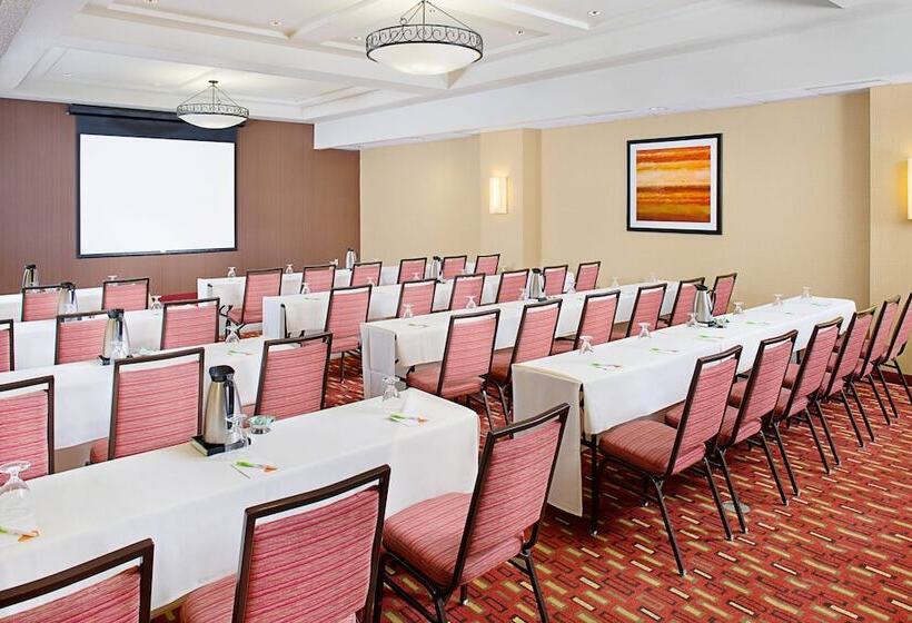 Отель Courtyard By Marriott Sacramento Midtown