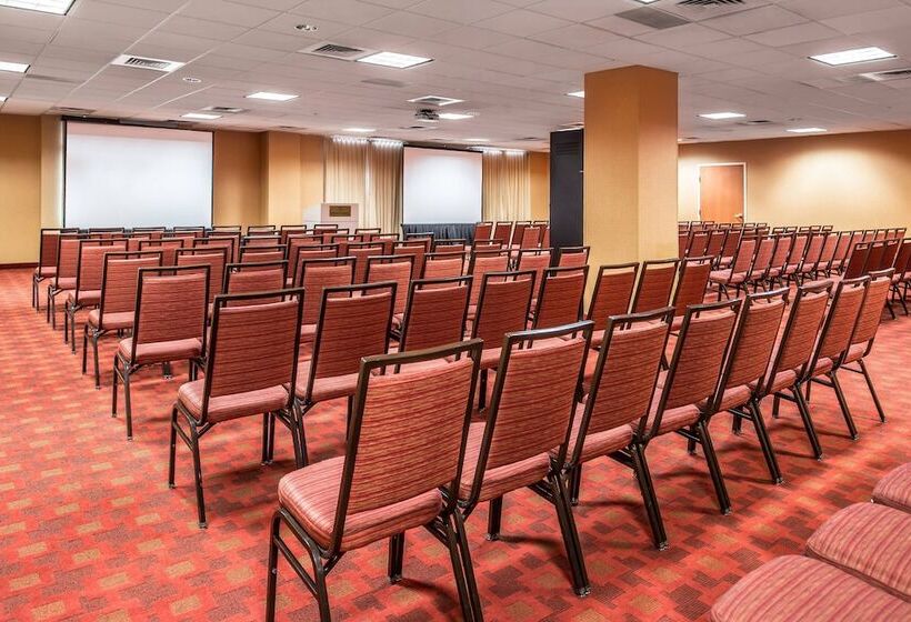 Отель Courtyard By Marriott Sacramento Midtown