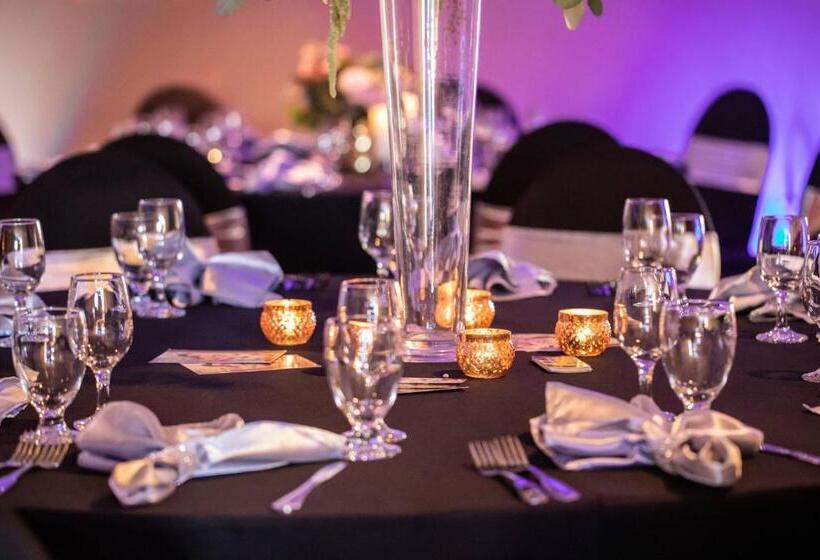 Отель Courtyard By Marriott Sacramento Midtown