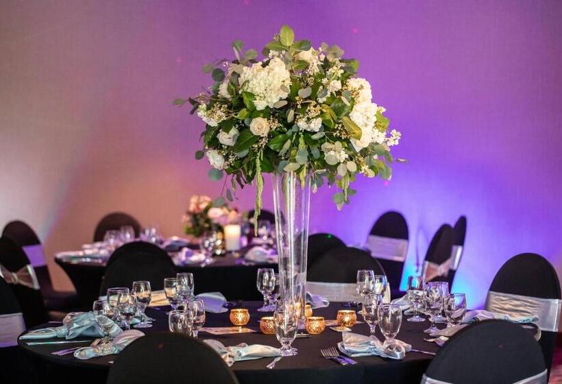 Отель Courtyard By Marriott Sacramento Midtown