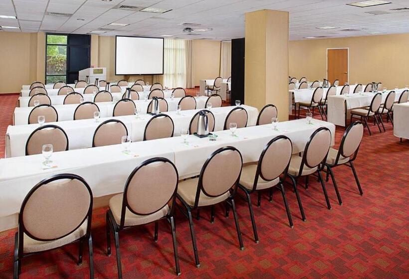 Отель Courtyard By Marriott Sacramento Midtown