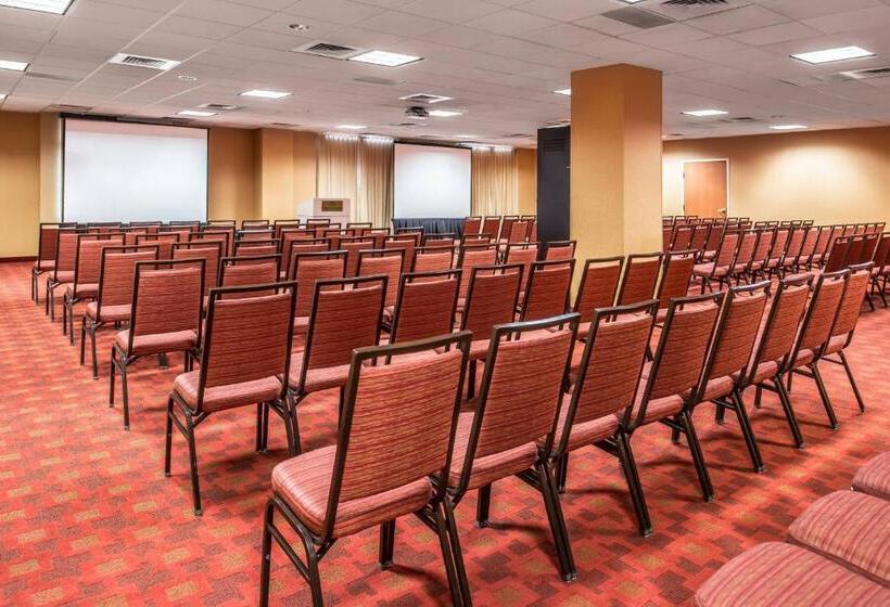 Отель Courtyard By Marriott Sacramento Midtown