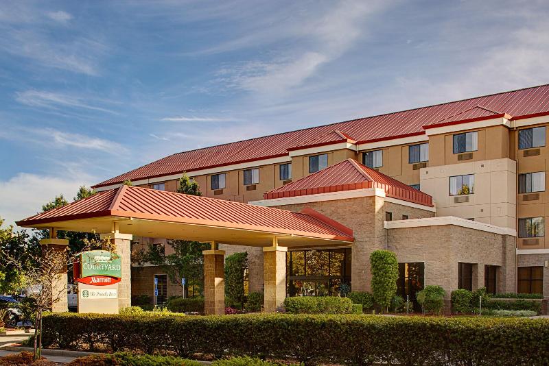 Отель Courtyard By Marriott Sacramento Midtown