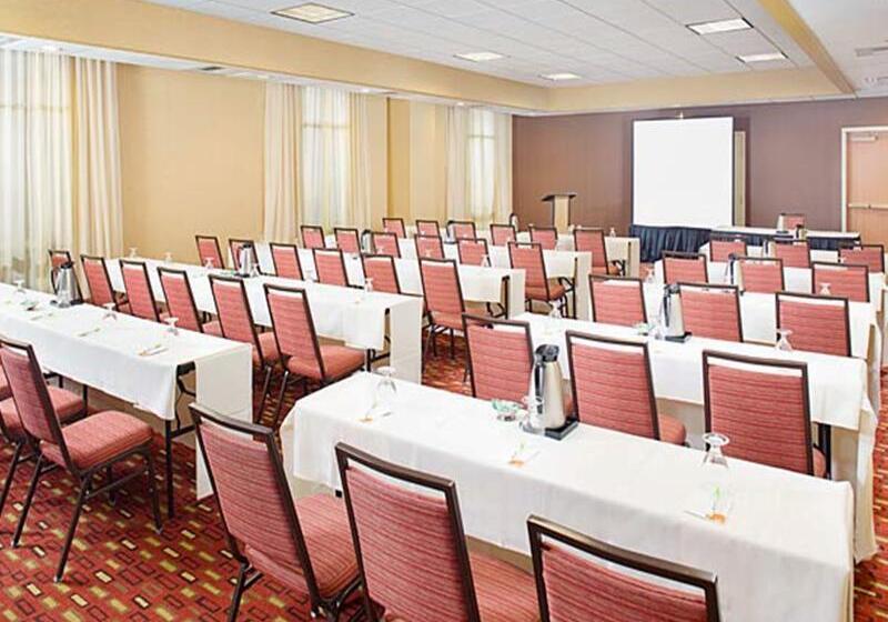 Отель Courtyard By Marriott Sacramento Midtown