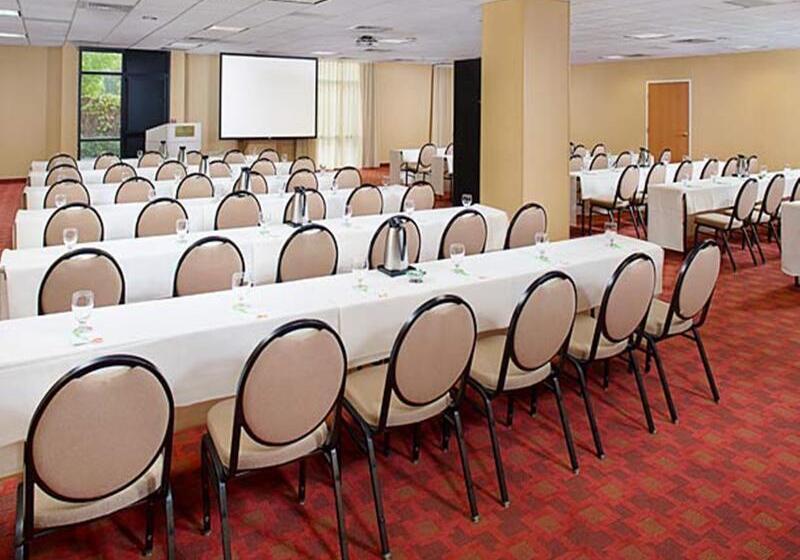 Отель Courtyard By Marriott Sacramento Midtown