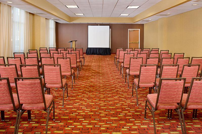 Отель Courtyard By Marriott Sacramento Midtown