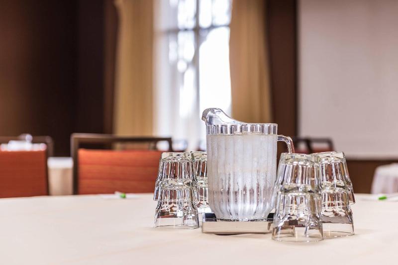 Отель Courtyard By Marriott Sacramento Midtown