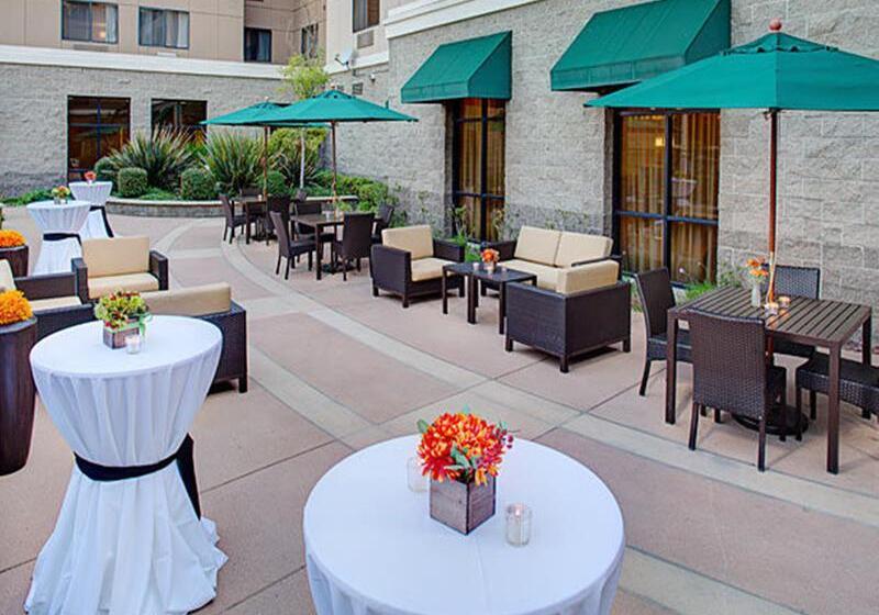Отель Courtyard By Marriott Sacramento Midtown