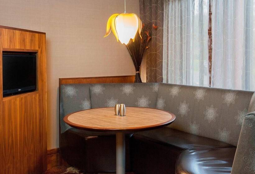 فندق Courtyard By Marriott Ithaca Airport/university