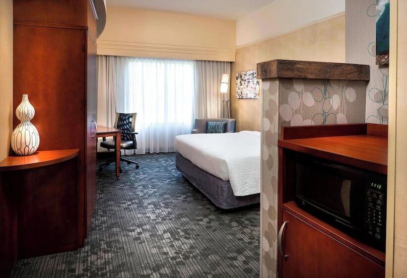 فندق Courtyard By Marriott Kansas City Shawnee