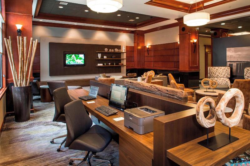 Отель Courtyard By Marriott Norfolk Downtown