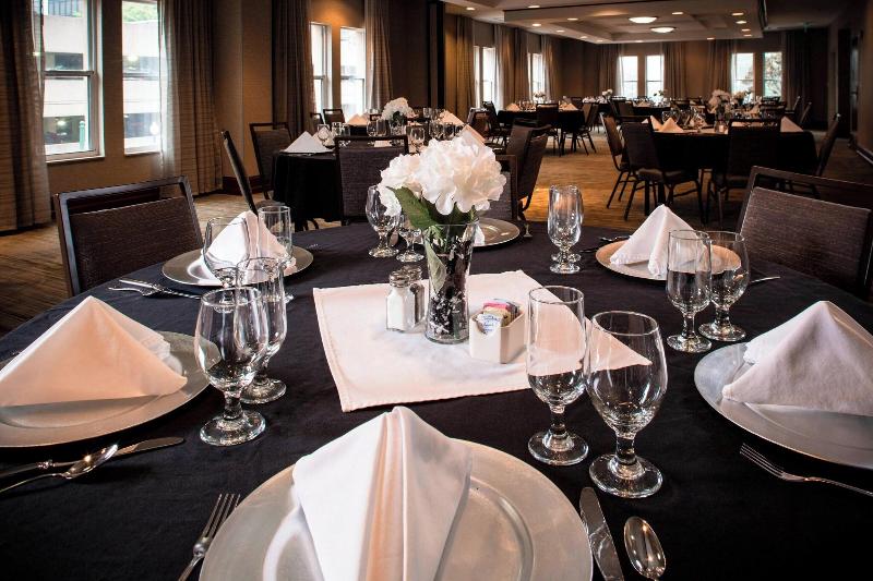 Отель Courtyard By Marriott Norfolk Downtown