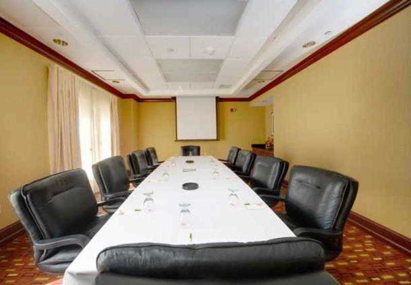 Отель Courtyard By Marriott Norfolk Downtown