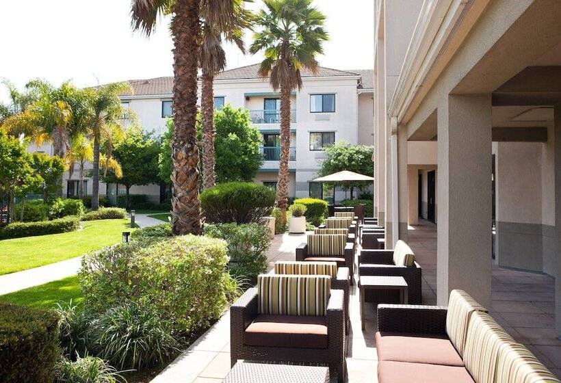 فندق Courtyard By Marriott Oakland Airport