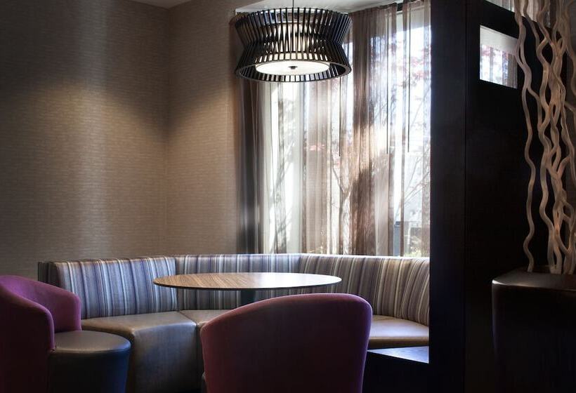 فندق Courtyard By Marriott Oakland Airport