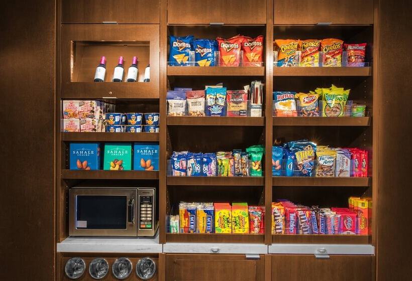 فندق Courtyard By Marriott Oakland Airport