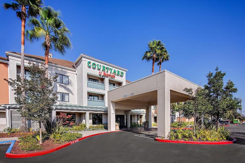 فندق Courtyard By Marriott Oakland Airport