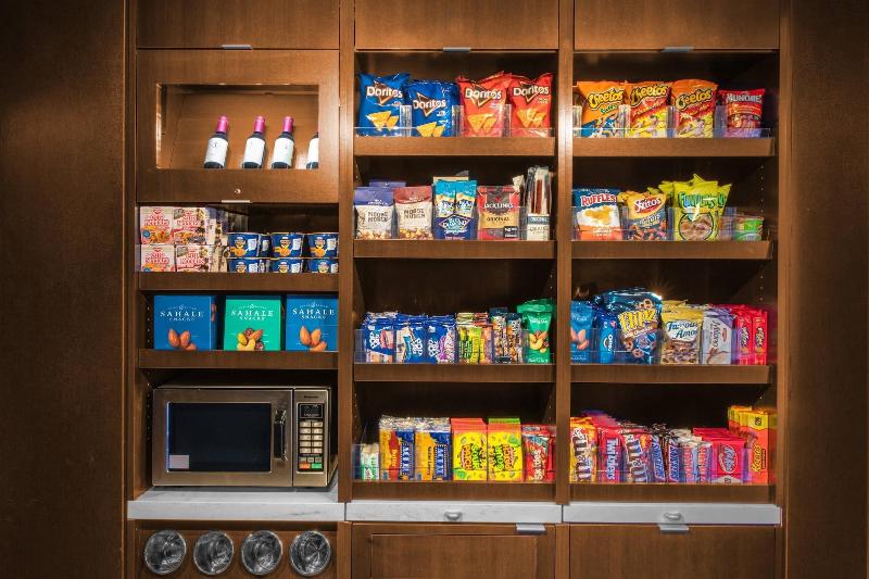 فندق Courtyard By Marriott Oakland Airport