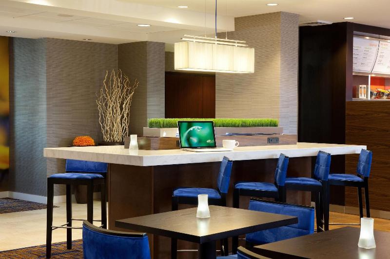 فندق Courtyard By Marriott Oakland Airport